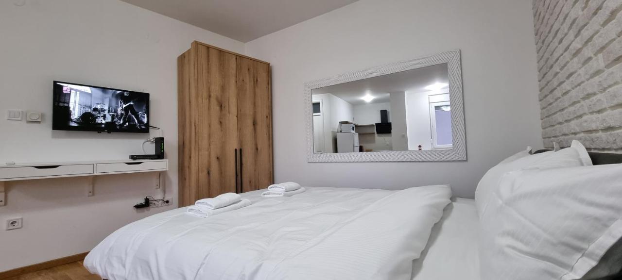 Grove II Apartment = Strict City Centre Новий Сад Екстер'єр фото