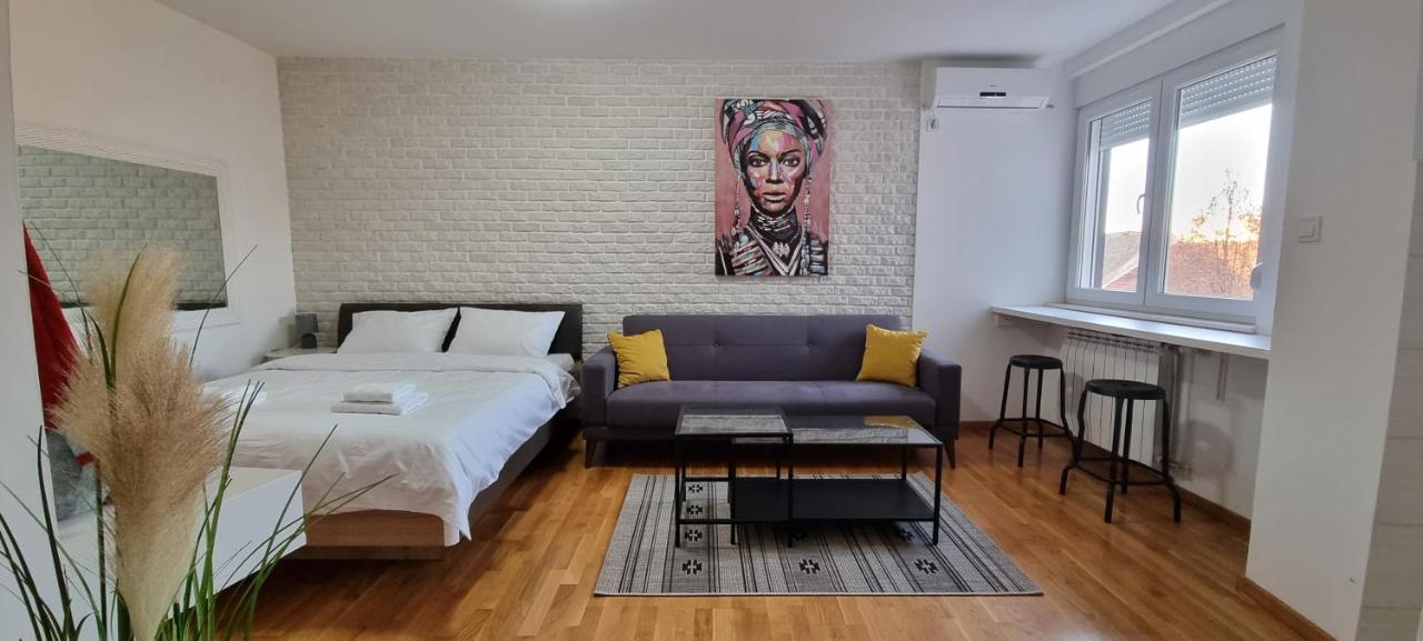 Grove II Apartment = Strict City Centre Новий Сад Екстер'єр фото